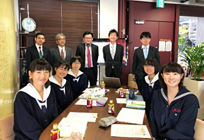 兵庫県立加古川東高等学校の生徒の皆様と(株) 知能情報システムの社員との記念撮影